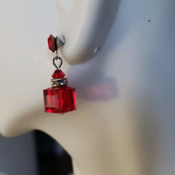 Elegant Red Crystal Drop Earrings - Picture 2 of 5